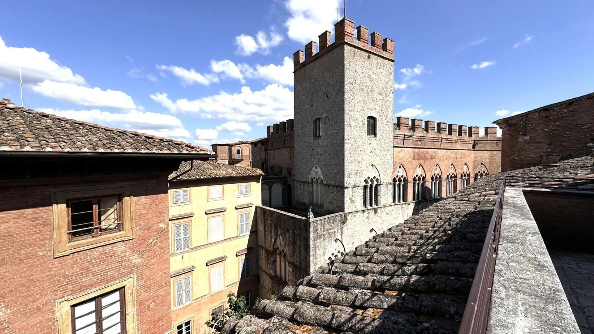 Via Del Poggio Apartment With A Big Terrace Siena