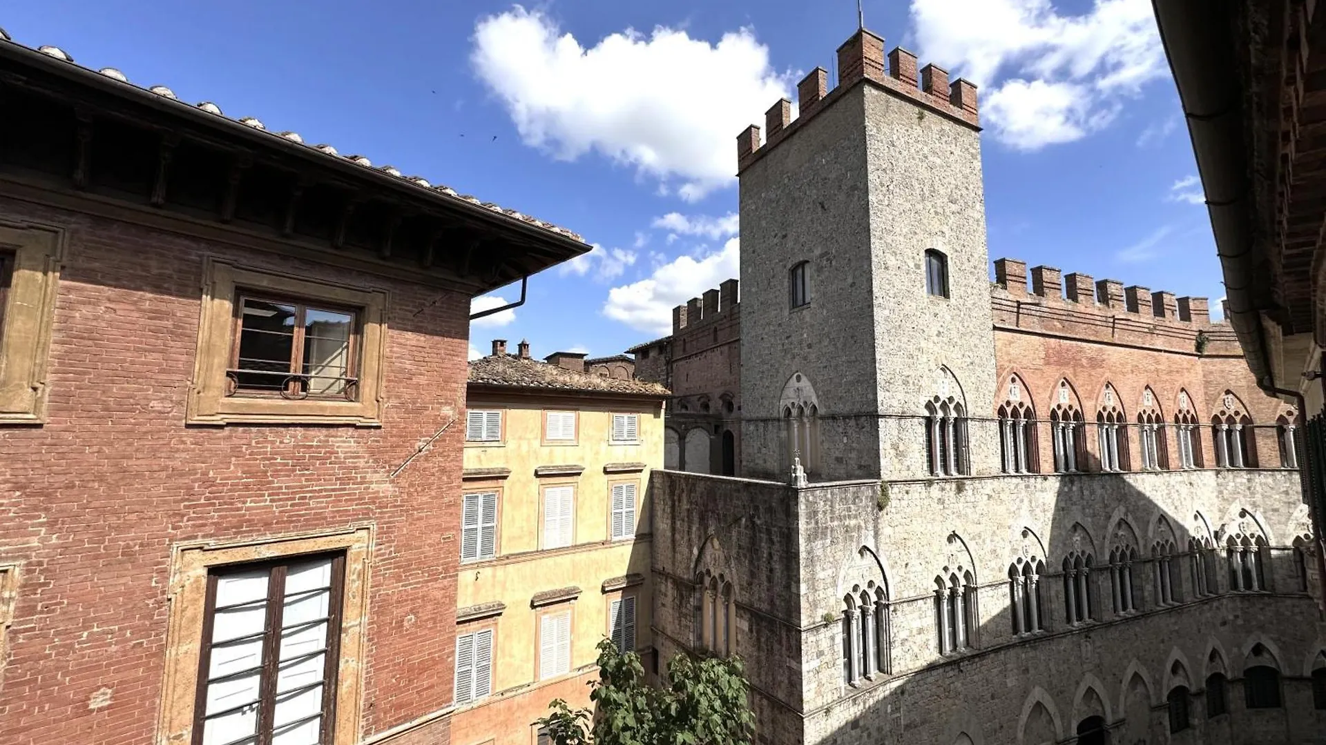 Via Del Poggio Apartment With A Big Terrace Siena